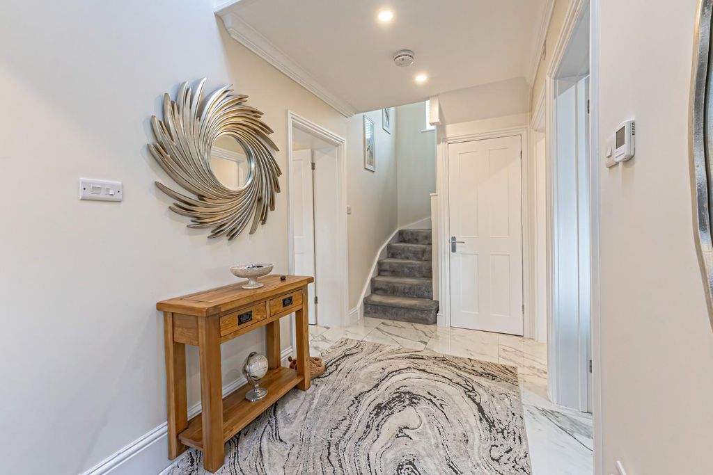Additional image 25 of 5 bed detached house for saleBarnett Way, Bierton, Aylesbury HP22
