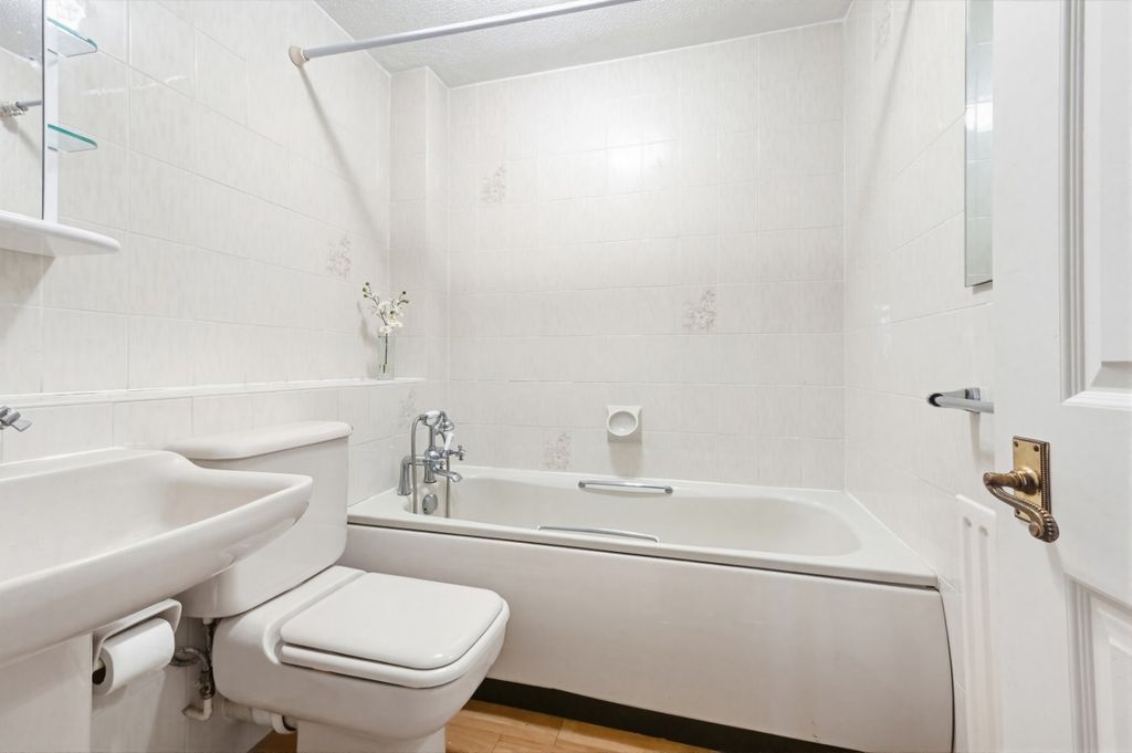 Additional image 8 of 2 bed flat for saleOverbury Avenue, Beckenham BR3