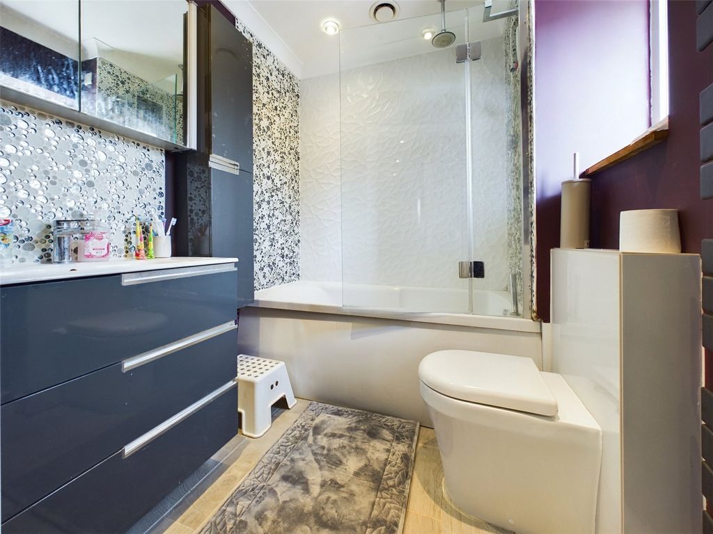 Additional image 6 of 2 bed flat for saleFox Court, Aldershot, Hampshire GU12