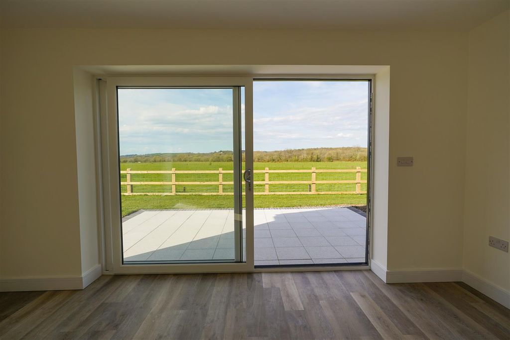 Additional image 10 of 3 bed detached bungalow for saleGolwg Y Garreg Las, Ammanford SA18