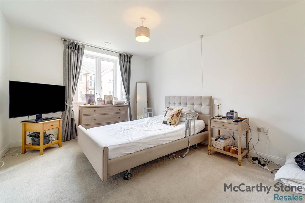 Additional image 7 of 2 bed flat for saleOakhill Place, High View, Bedford, Bedfordshire MK41