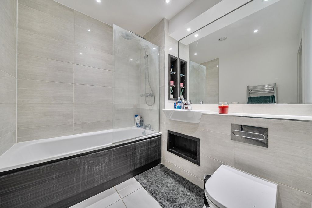 Additional image 6 of 2 bed flat for saleRegal Walk, Bexleyheath DA6