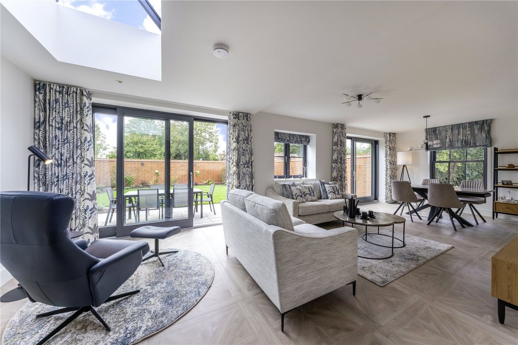 2 bed detached house for saleThe Gatehouse, Millwood, Emsworth, West Sussex PO10