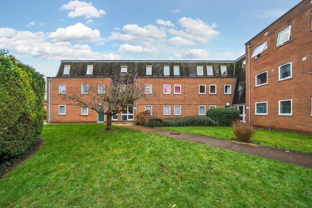 1 bed flat for saleGrove Court, Arlesey SG15