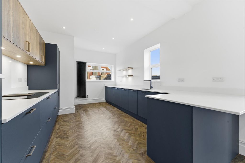 Additional image 6 of 5 bed town house for saleFriars Road, Barry CF62