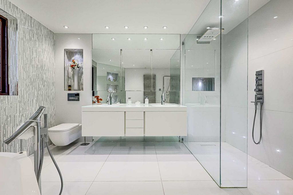 Additional image 40 of 4 bed detached house for saleVicarage Hill, Benfleet SS7