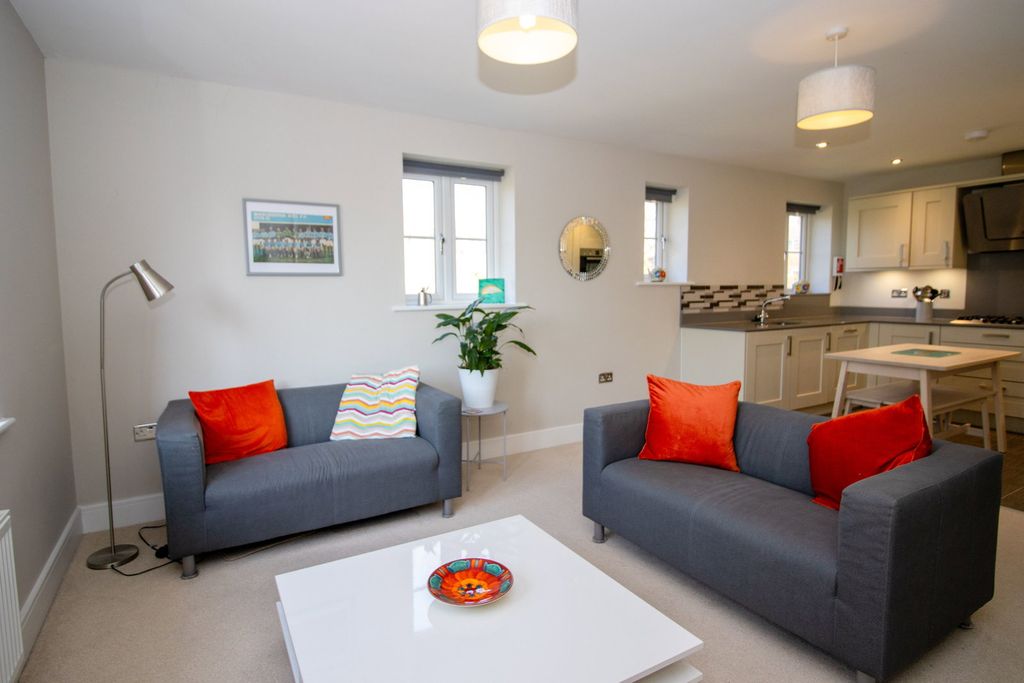 Additional image 3 of 2 bed maisonette for salePaddock Way, Alresford SO24