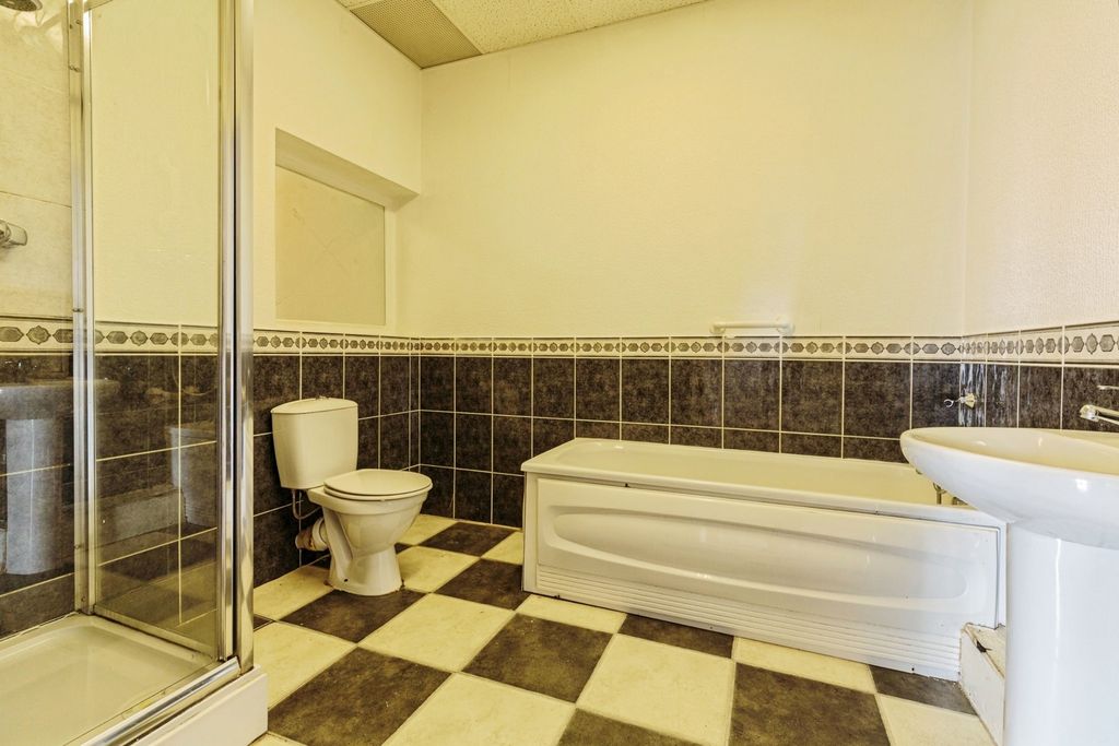 Additional image 16 of 3 bed flat for saleNorth Promenade, Lytham St. Annes, Lancashire FY8