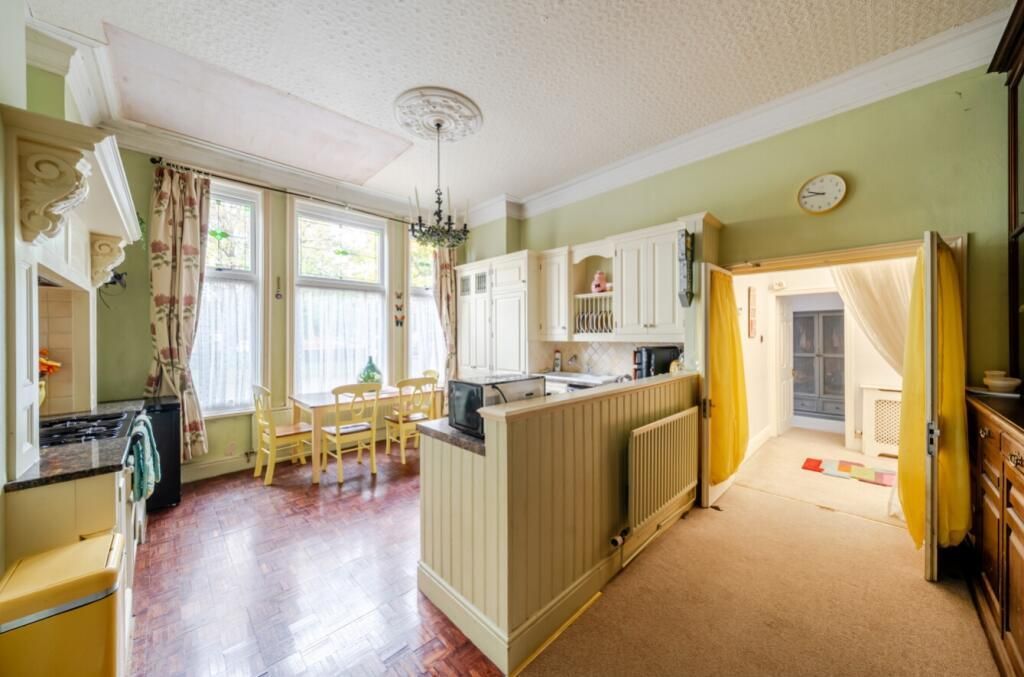 Additional image 2 of 2 bed flat for saleFlat 6, 51 Bargate, Grimsby DN34