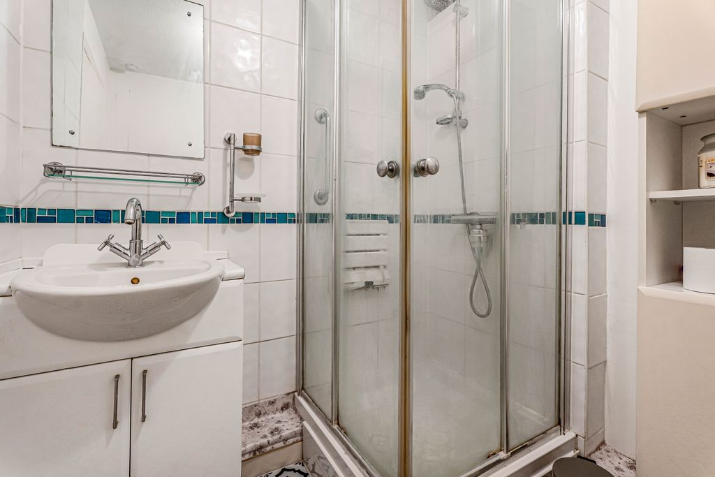Additional image 8 of 2 bed flat for saleSt Johns Well Court, Berkhamsted HP4
