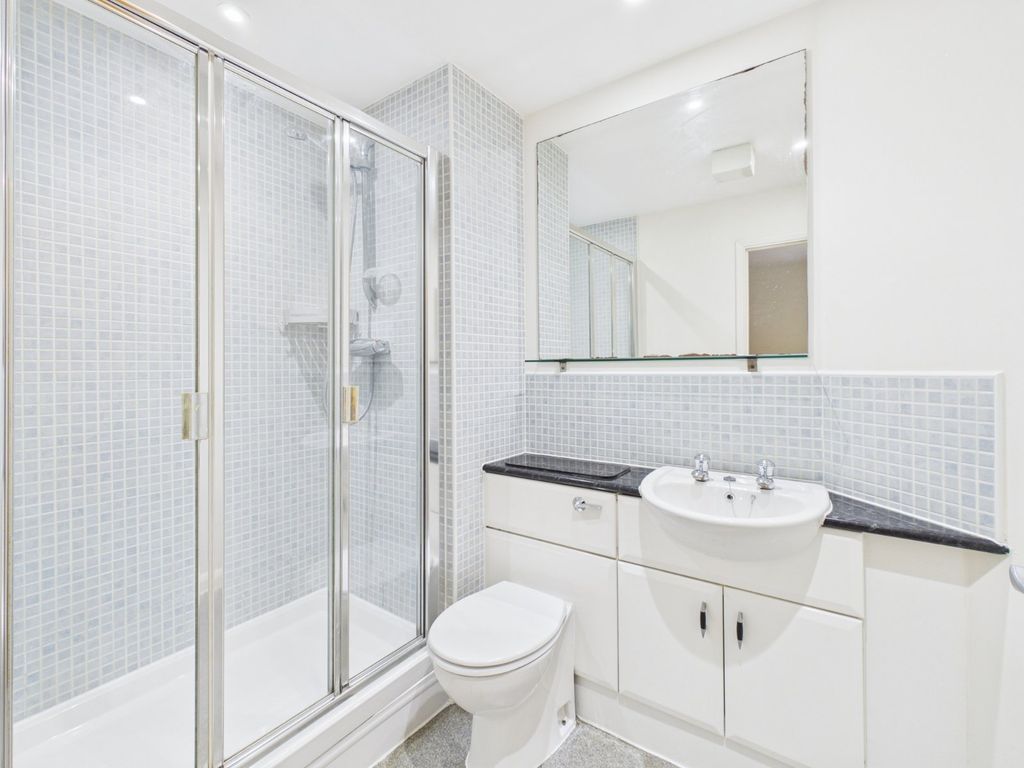 Additional image 6 of 2 bed flat for saleWhielden Street, Amersham, Buckinghamshire HP7