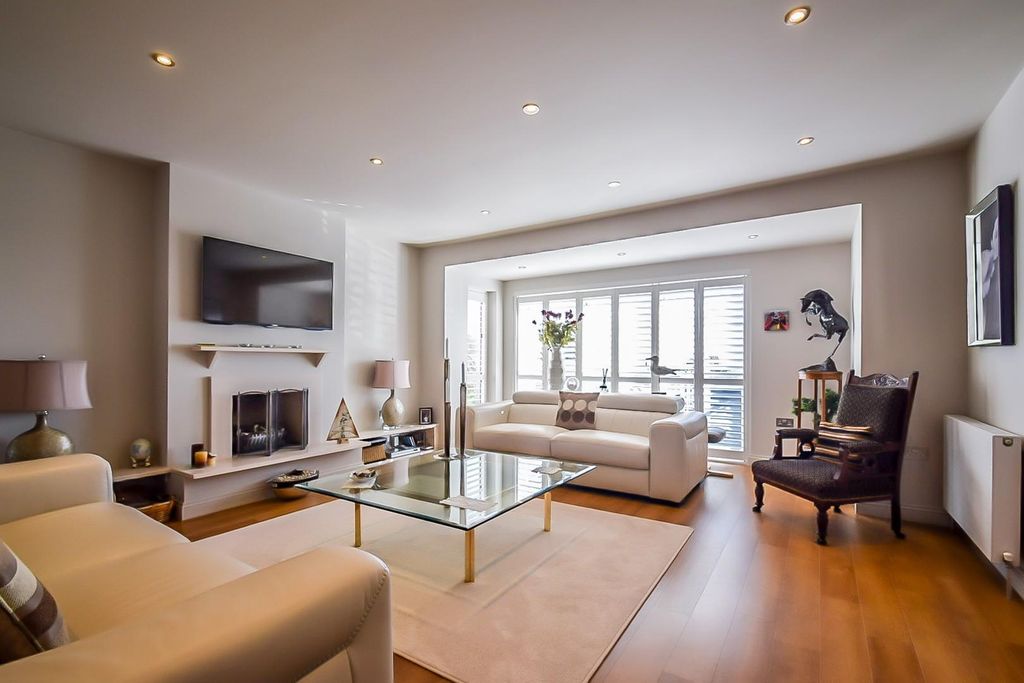 Additional image 12 of 4 bed detached house for saleSt. Marys Road, Benfleet SS7
