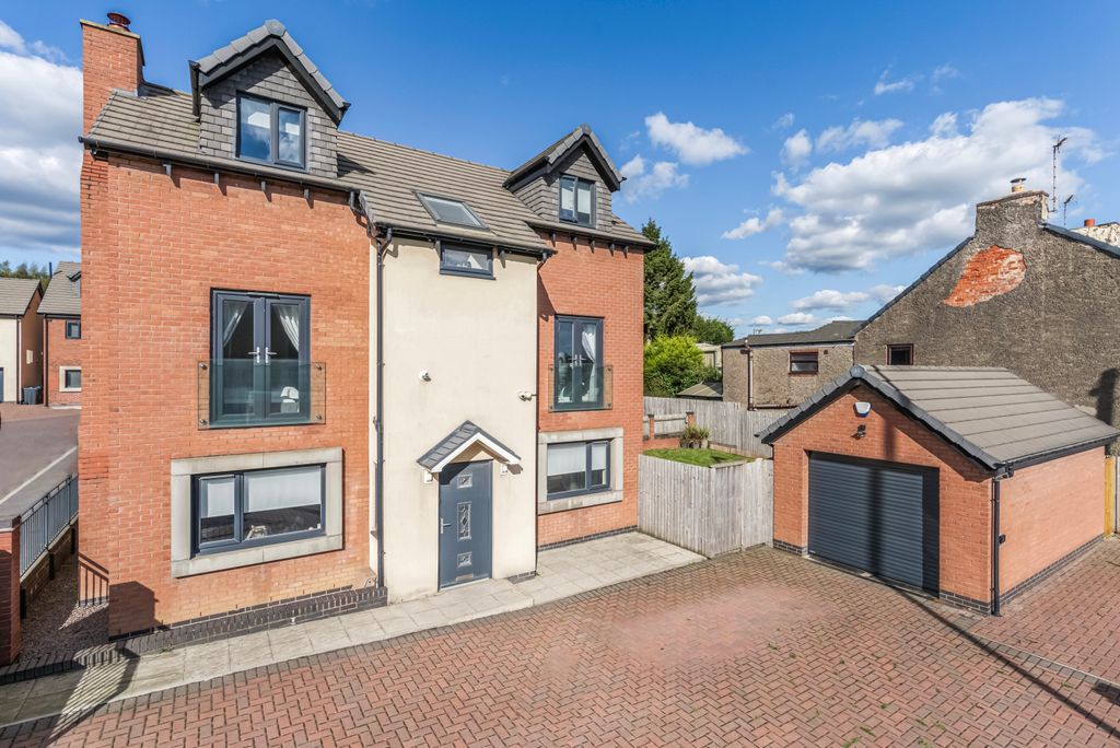 5 bed detached house for saleBrowns Blue Close, Markfield LE67