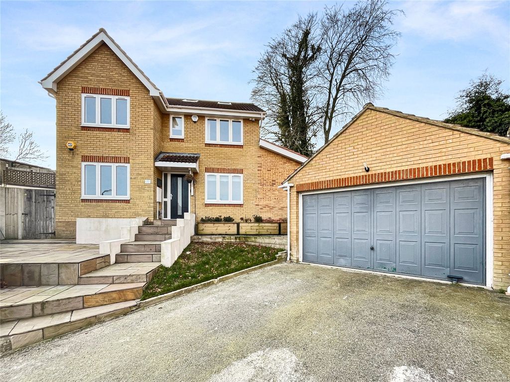 6 bed detached house for salePeacock Rise, Walderslade, Kent ME5