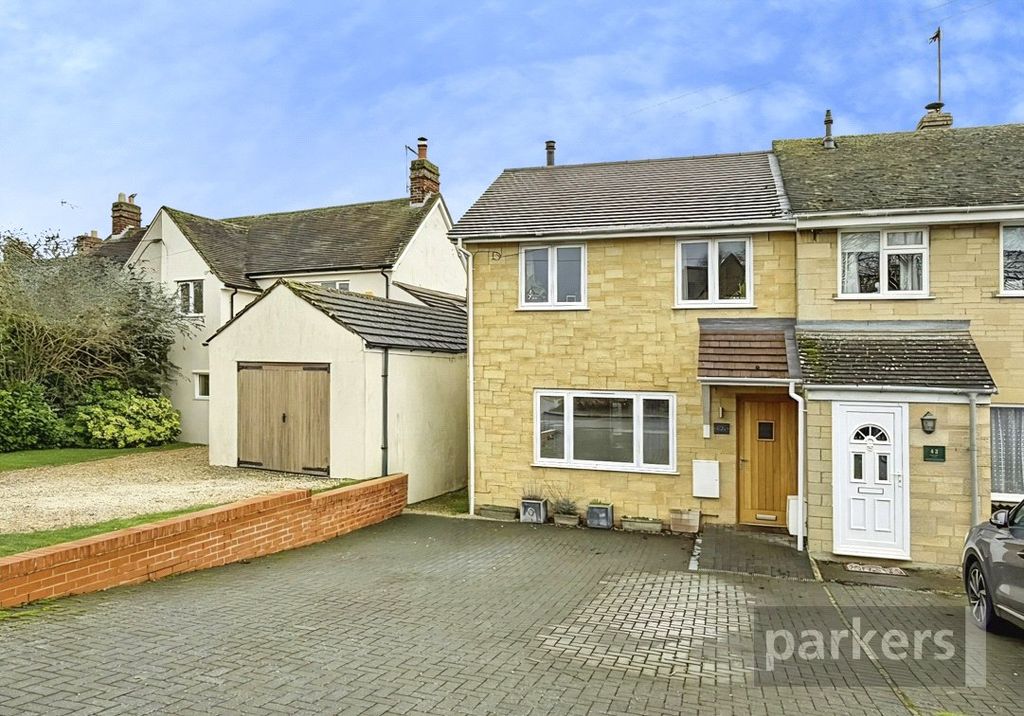 3 bed end terrace house for saleBushey Row, Bampton, Oxfordshire OX18