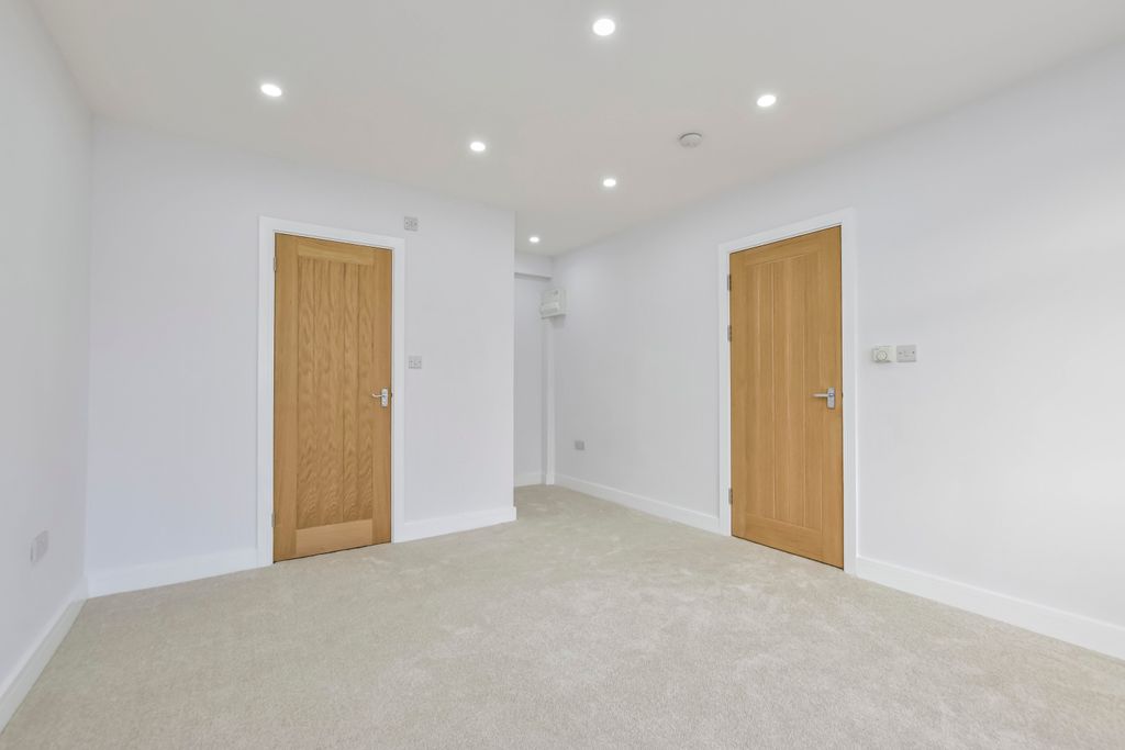 Additional image 14 of 3 bed semi-detached bungalow for saleThe Courtway, Watford WD19
