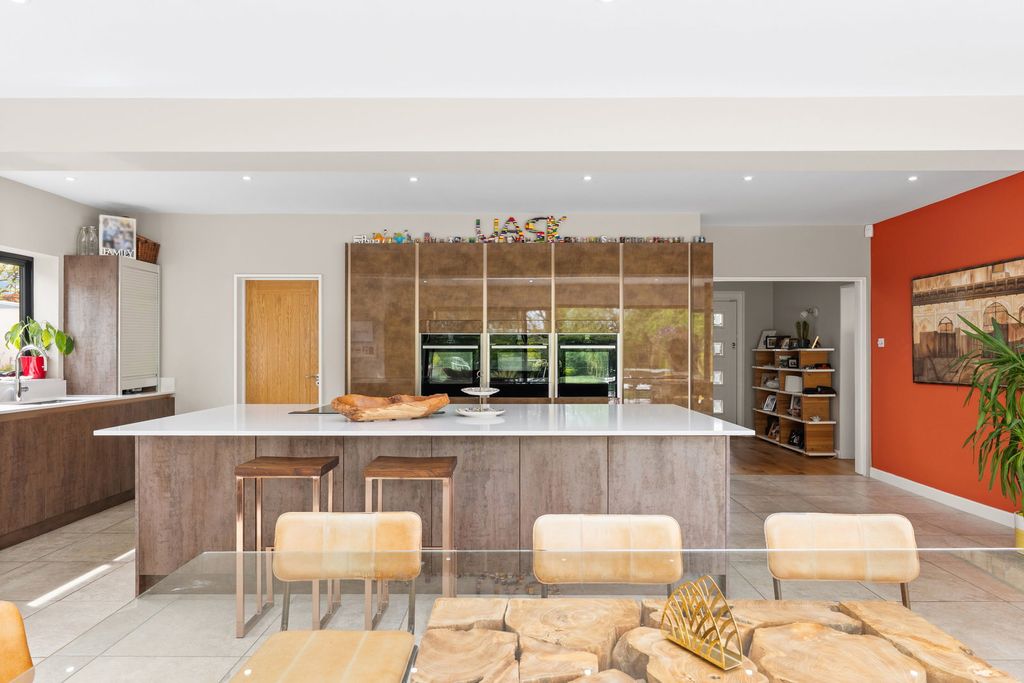 Additional image 5 of 4 bed detached house for saleGilhams Avenue, Banstead SM7