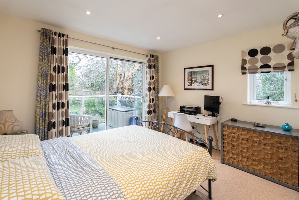 Additional image 4 of 2 bed flat for saleHill View, Dorking RH4