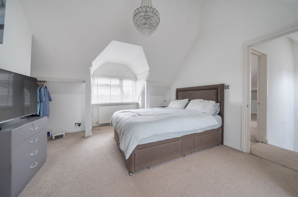 Additional image 15 of 5 bed bungalow for saleOatlands Road, Shinfield, Reading RG2