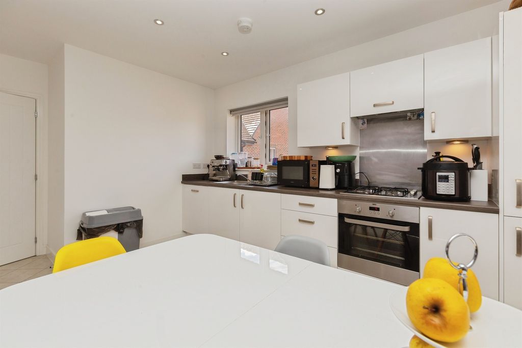 Additional image 11 of 2 bed flat for salePurssell Road, Weston Turville, Aylesbury HP22