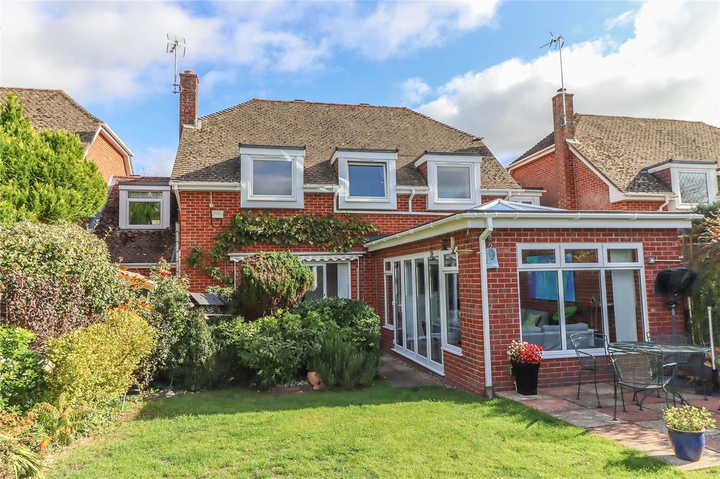 5 bed link detached house for saleYew Tree Close, Goodworth Clatford, Andover, Hampshire SP11