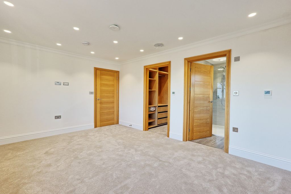 Additional image 30 of 6 bed detached house for saleCurtis Road, Emerson Park RM11