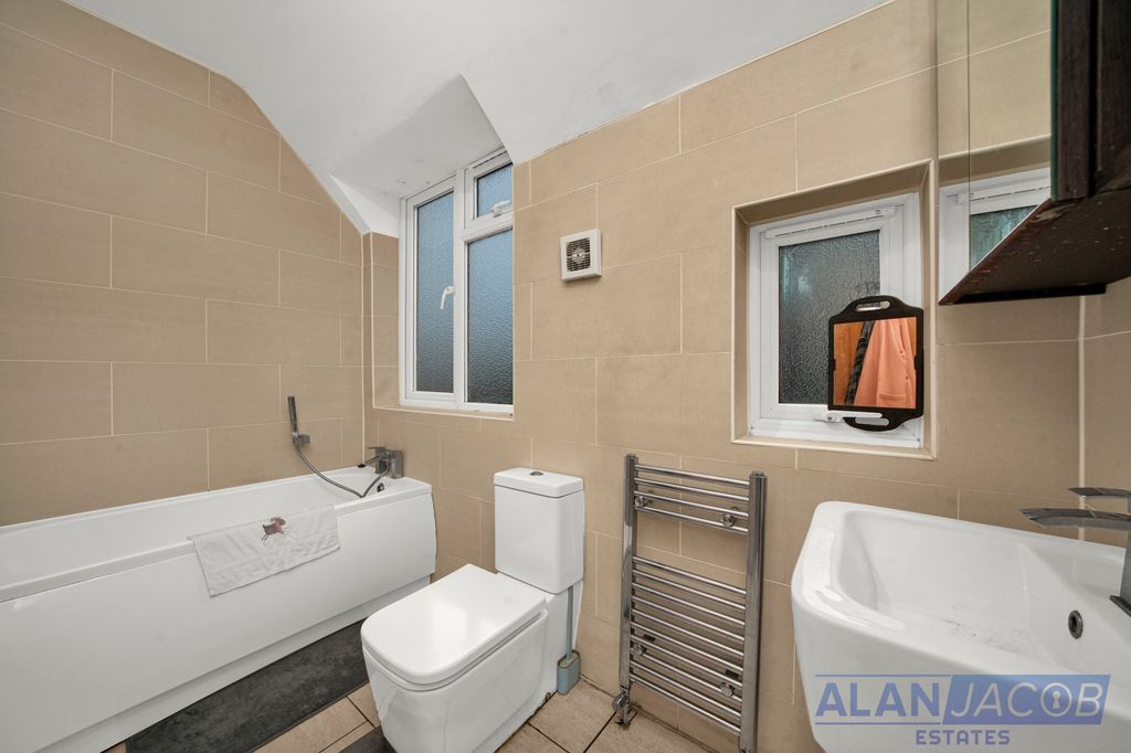 Additional image 9 of 3 bed end terrace house for saleBurnham Road, Romford RM7