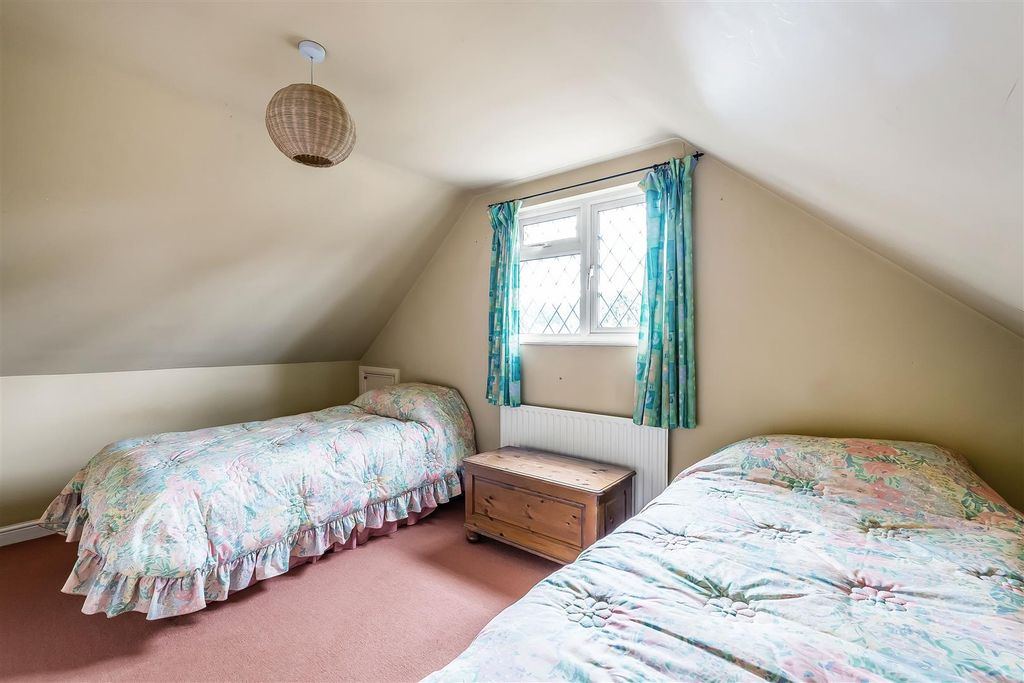 Additional image 10 of 3 bed chalet for saleWest Farm Close, Ashtead KT21