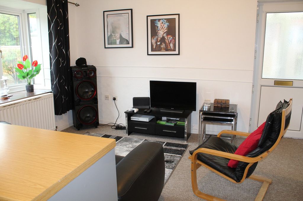 1 bed property for saleSlade Close, Broadmeadows, South Normanton, Derbyshire. DE55 photo 3