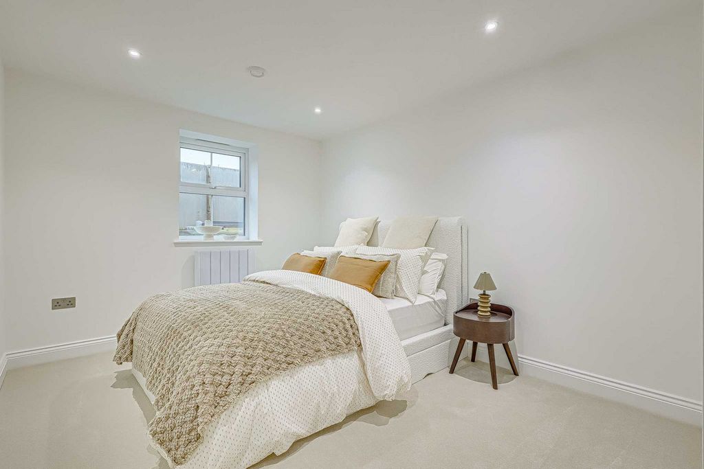 Additional image 24 of 2 bed flat for saleHall Crescent, Benfleet SS7