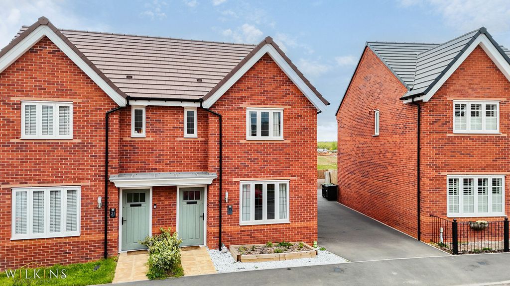 3 bed semi-detached house for saleMulberry View, Atherstone, Warwickshire CV9