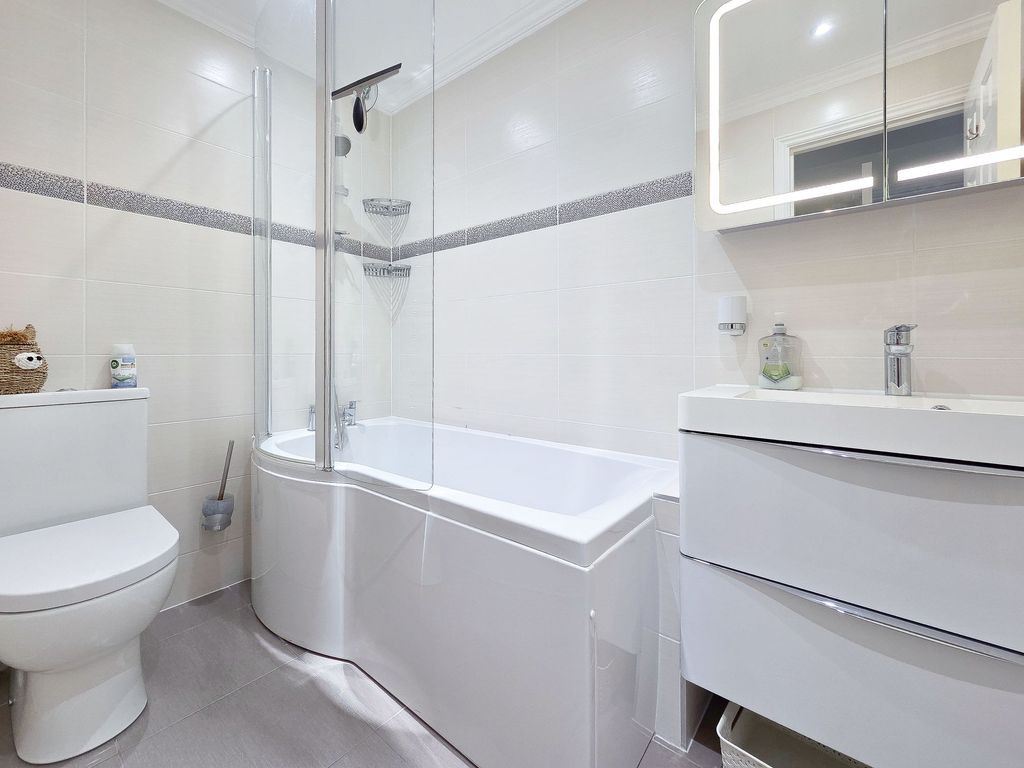 Additional image 13 of 2 bed flat for sale14 Alexandra House, St Helier JE2