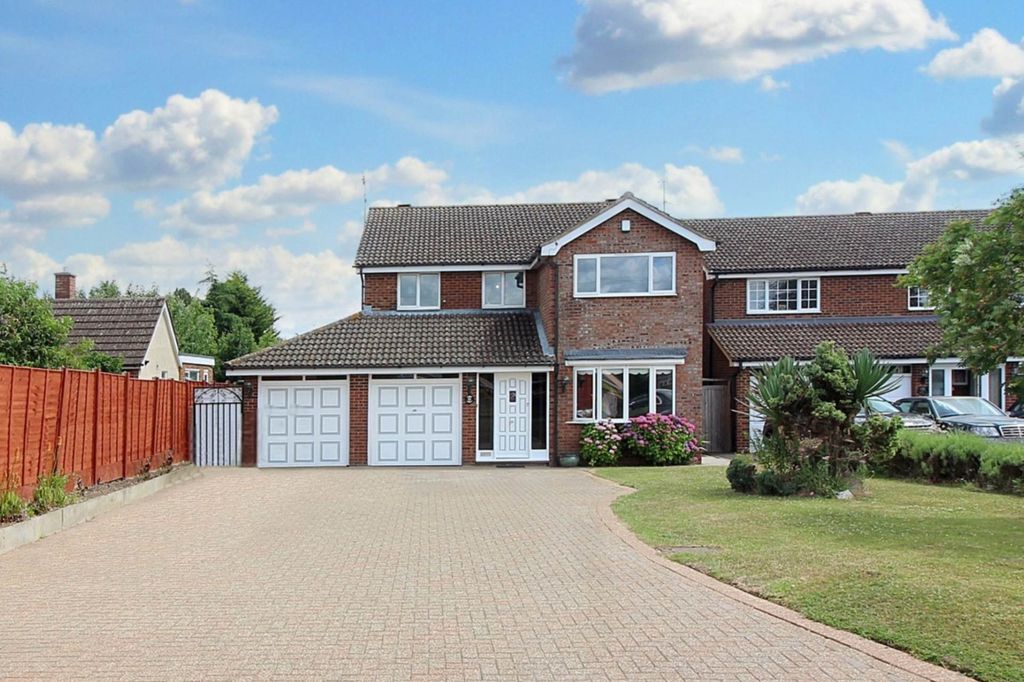 4 bed detached house for saleMiddle Road, Aylesbury HP21