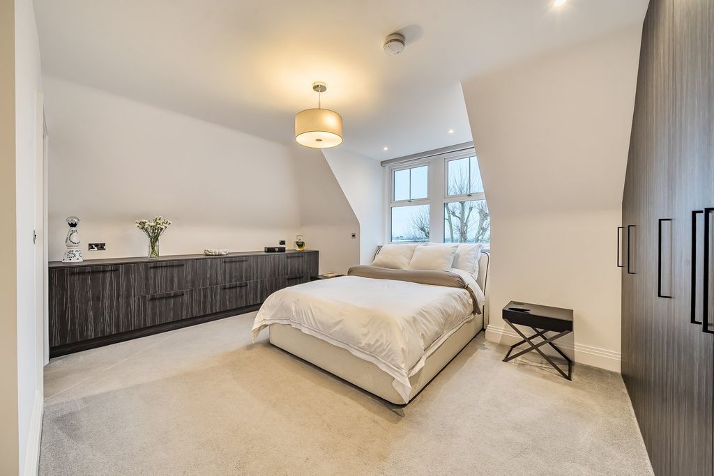 Additional image 10 of 3 bed flat for saleOverbury Avenue, Beckenham BR3
