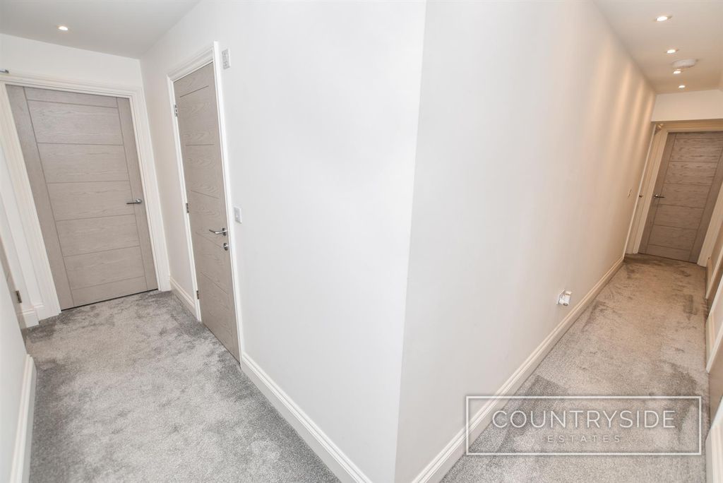 Additional image 5 of 2 bed flat for saleHalle Mews, Benfleet SS7