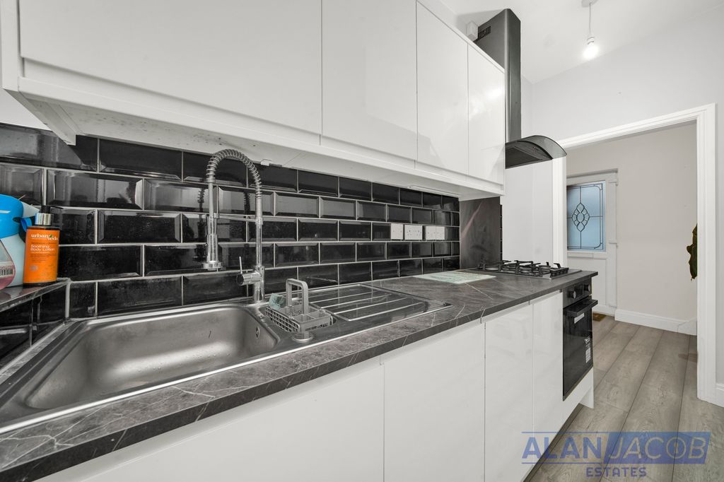 Additional image 6 of 3 bed end terrace house for saleBurnham Road, Romford RM7