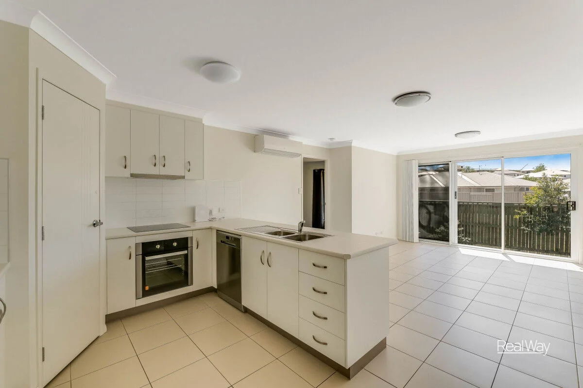 4 Lynda Lane, Glenvale QLD 4350 photo 2