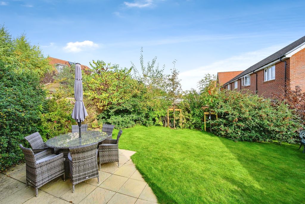 Additional image 16 of 4 bed semi-detached house for saleSouth Way, Abbots Langley WD5