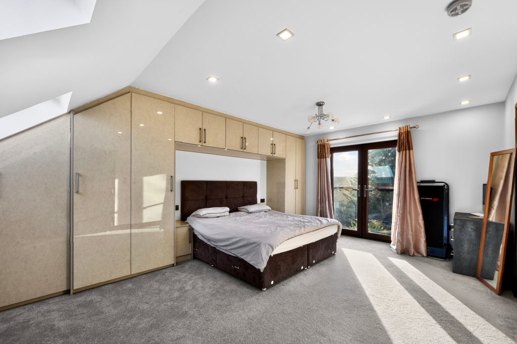 Additional image 14 of 3 bed semi-detached house for saleBeeston Close, Watford WD19
