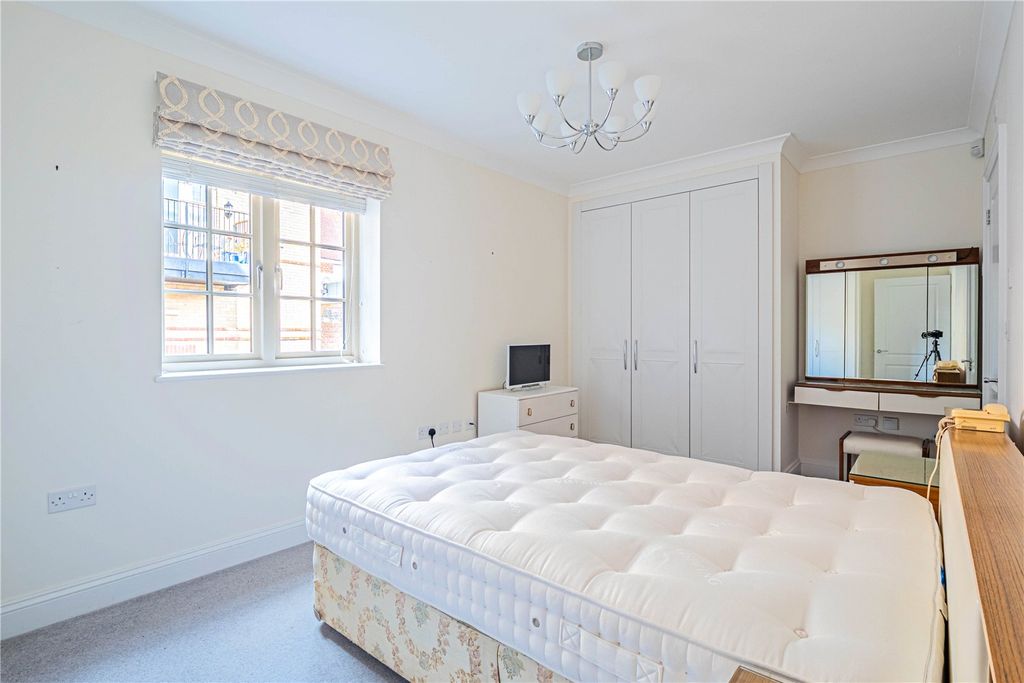 Additional image 5 of 2 bed flat for saleKings Road, Berkhamsted, Hertfordshire HP4