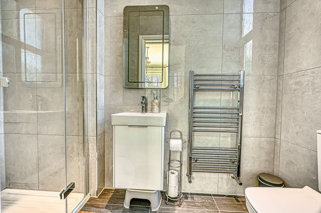Additional image 21 of 5 bed detached house for saleRayleigh Road, Benfleet SS7