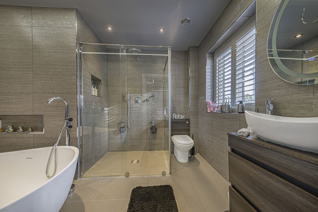 Additional image 9 of 4 bed semi-detached house for saleEdwin Close, Bexleyheath DA7