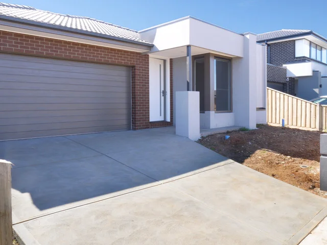13 Popular Street, Rockbank VIC 3335