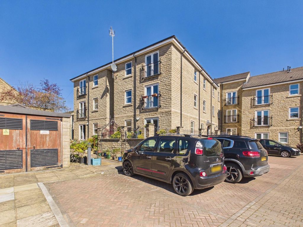2 bed flat for saleSycamore Avenue, Bingley BD16