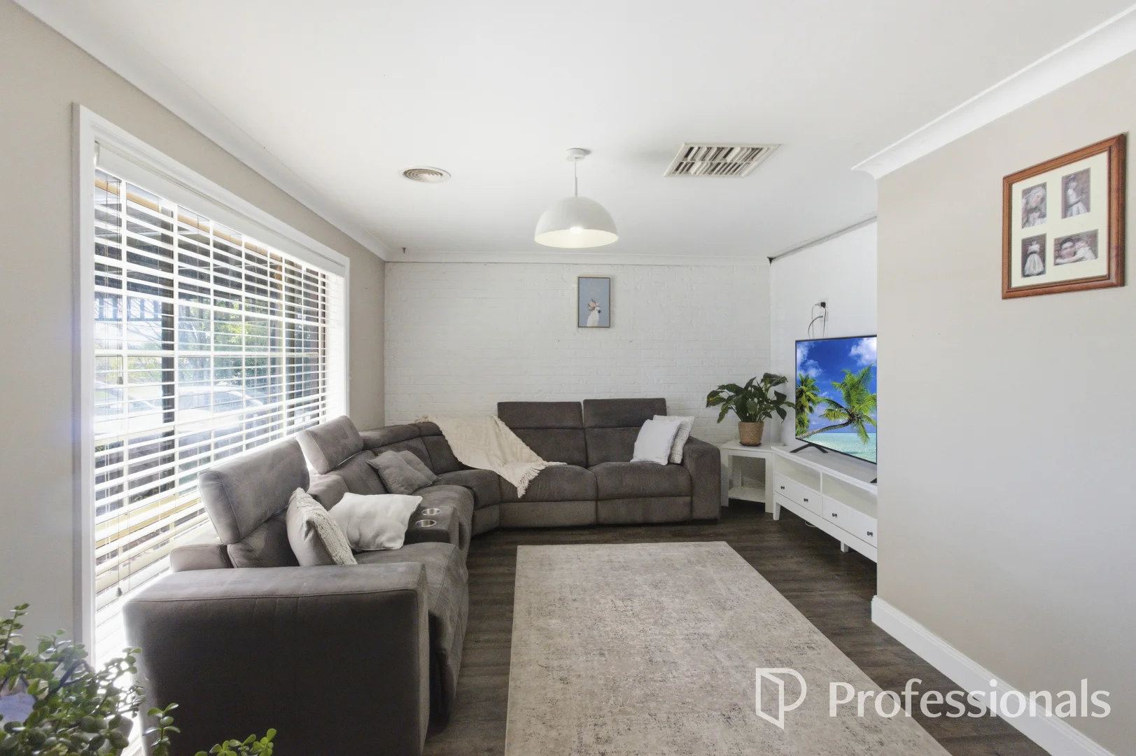 Additional image 10 of 105 Undurra Drive, Glenfield Park NSW 2650