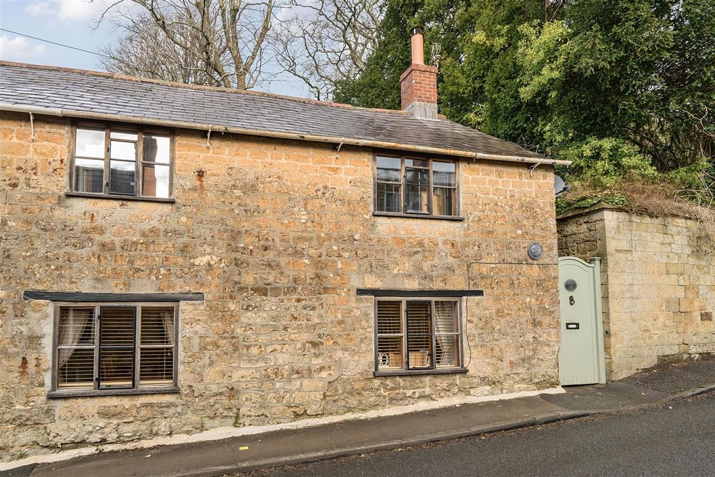2 bed end terrace house for saleNorth Street, Beaminster, Dorset DT8
