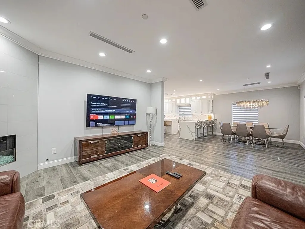 Additional image 2 of 430 N Parish Pl, Burbank, CA 91506