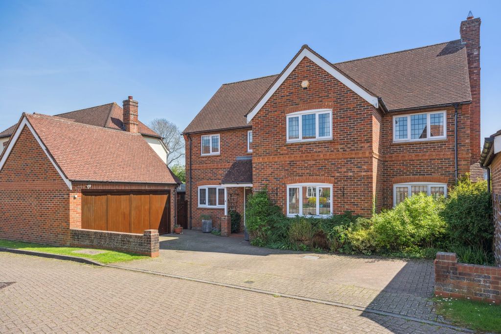 4 bed detached house for saleThe Glebe, Weston Turville HP22