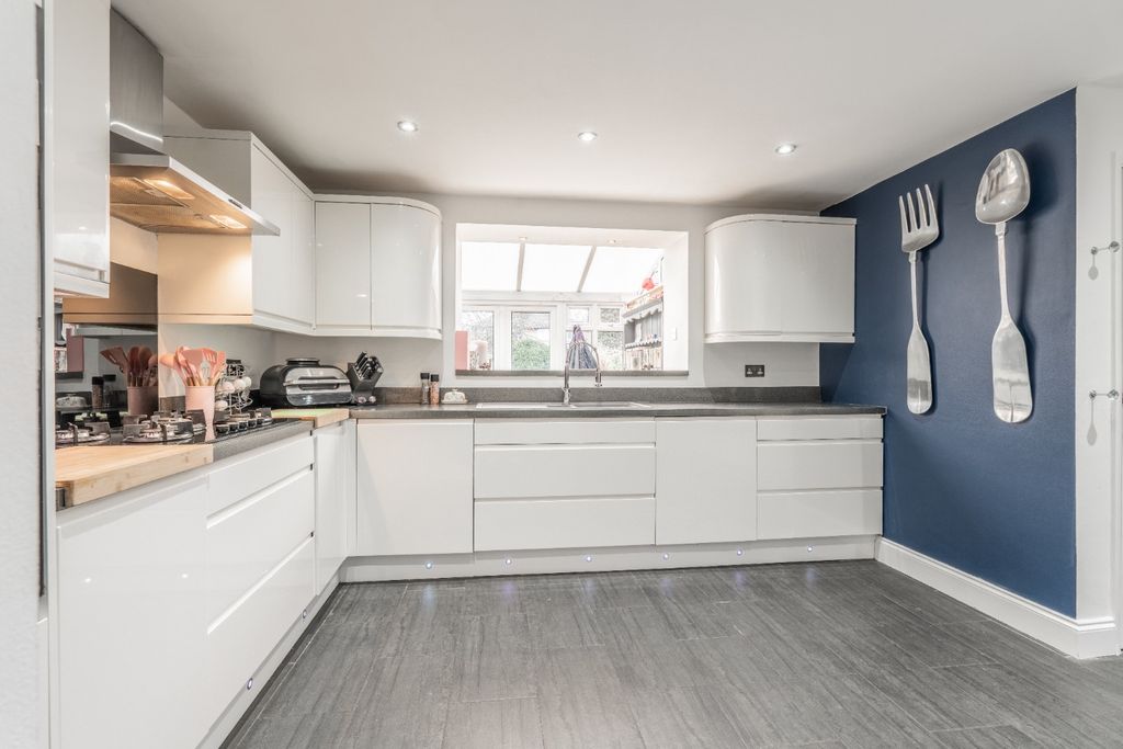Additional image 3 of 5 bed detached house for saleGravel Hill Close, Bexleyheath, Kent DA6