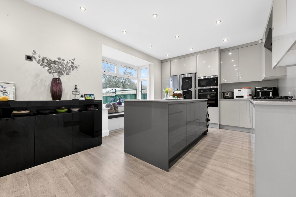 Additional image 4 of 5 bed detached bungalow for saleErith Road, Bexleyheath DA7